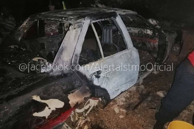 Vandalizan e incendian automóvil Tsuru en Salina Cruz – RCP Noticias